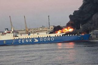 V Oděse hoří po ruském útoku turecká civilní loď - Novinky